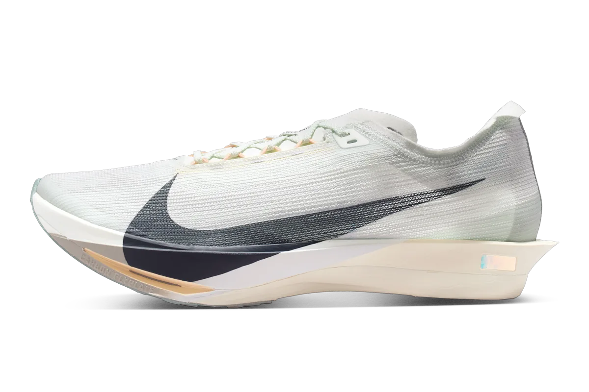 Nike Streakfly 2 blanche et grise, vue de profil