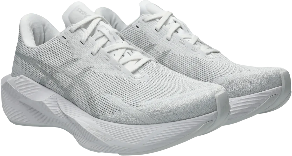 ASICS Novablast 6 White / White homme, vue trois quarts