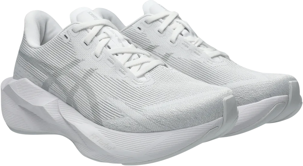 ASICS Novablast 6 White / White femme, vue trois quarts