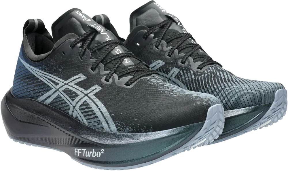 ASICS Megablast Black / White unisexe, vue trois quarts