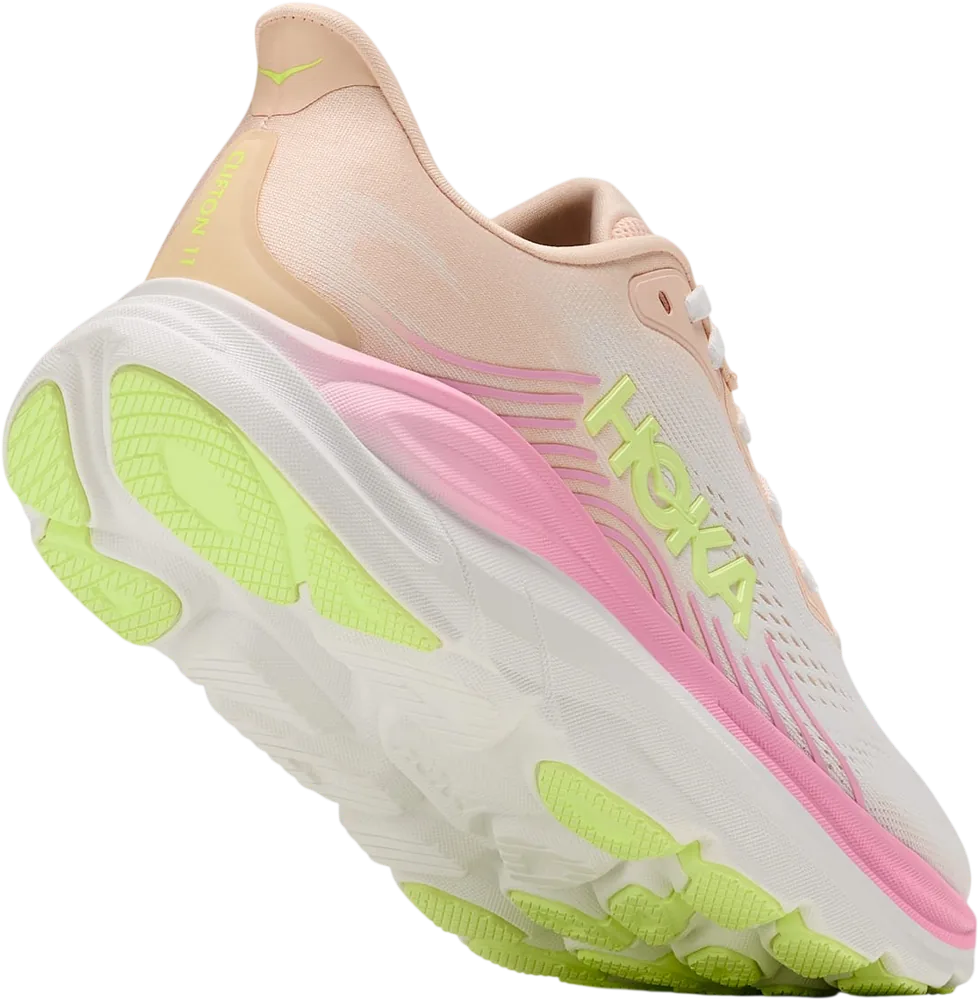 HOKA Clifton 11 Tangerine Glow/White, vue trois quarts