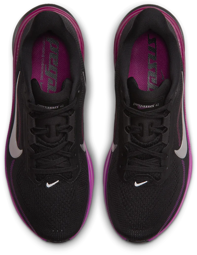 Nike Pegasus 42 Noir / Vivid Purple, vue de dessus