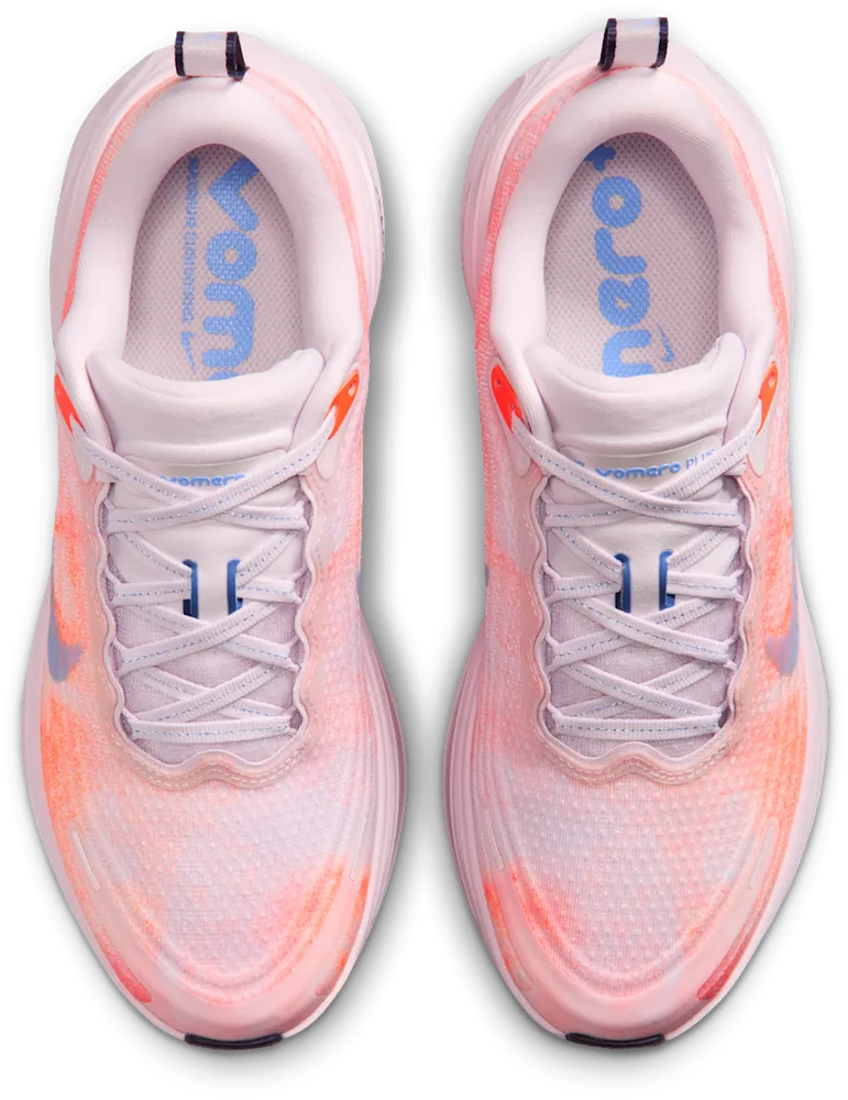 Nike Vomero Plus Bleached Lilac / Hyper Crimson, vue de dessus