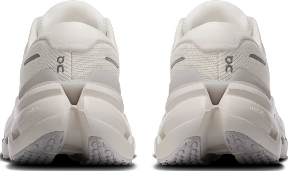 On Cloudrunner 3 White / Ivory, vue arrière